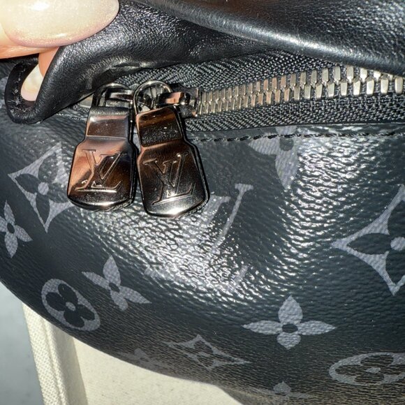 Louis Vuitton Discovery Bumbag - Picture 3 of 9